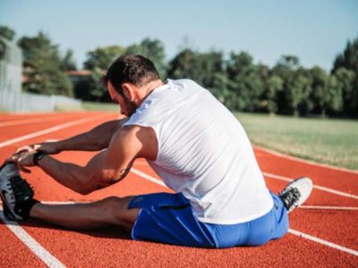 Stretching per le gambe e nutrizione per la corsa
